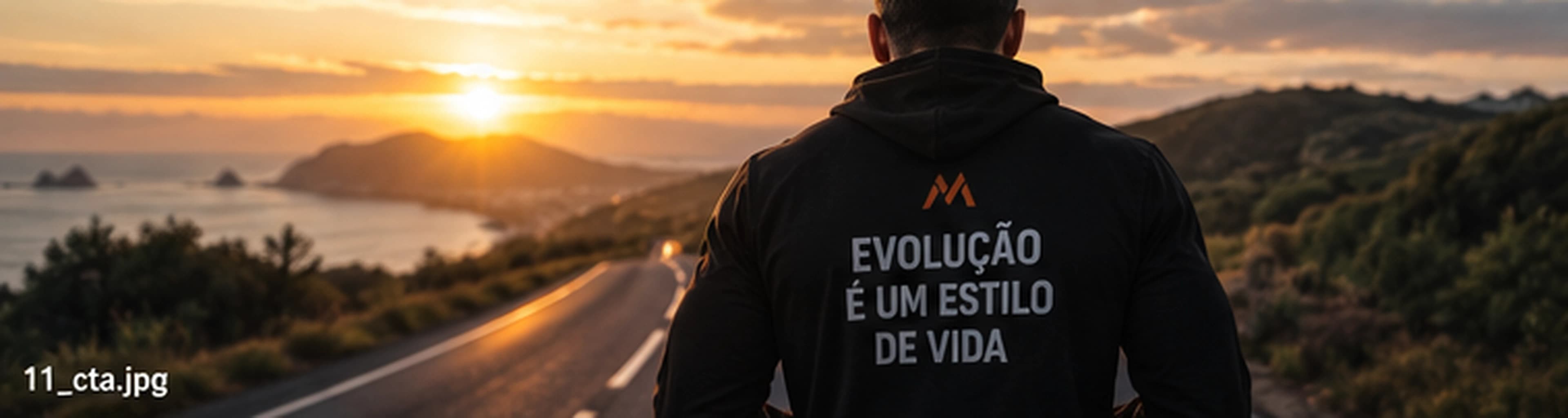 Estrada ao pôr do sol simbolizando evolução